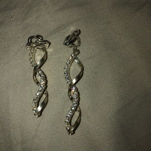 Dangly clip on earings